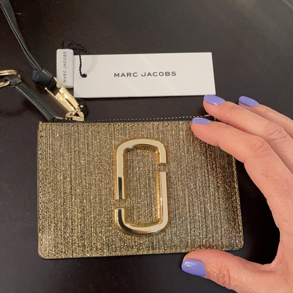Marc Jacobs Accessories - Marc Jacobs zip wallet